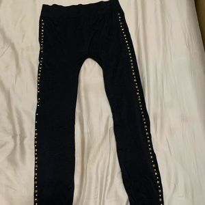 💙 3/20 Black leggings with gold beads.